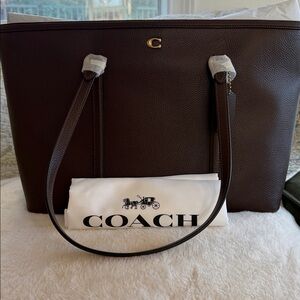 COACH LEGACY ZIP TOTE IN MAPLE COLOR BRAND NEW!